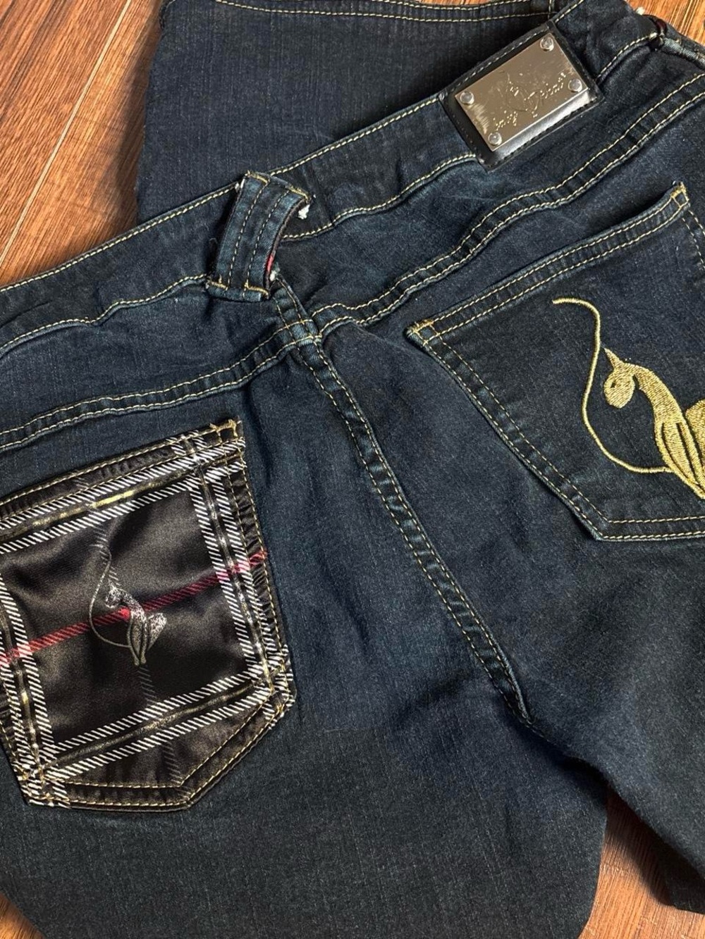 Y2K Baby Phat Capris - Picture 4 of 8